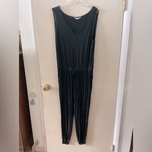 BLACK V NECK JUMPSUIT, SIZE LARGE